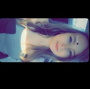 Meet your Posher, Alexis